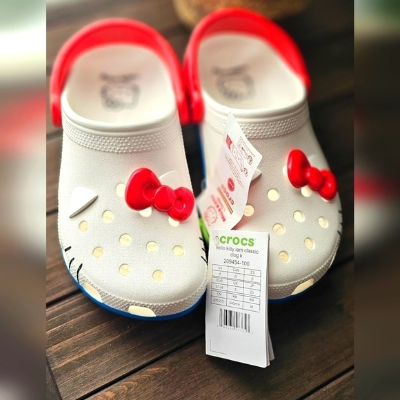 Hello Kitty Classic Clog Crocs - Picture 1 of 5